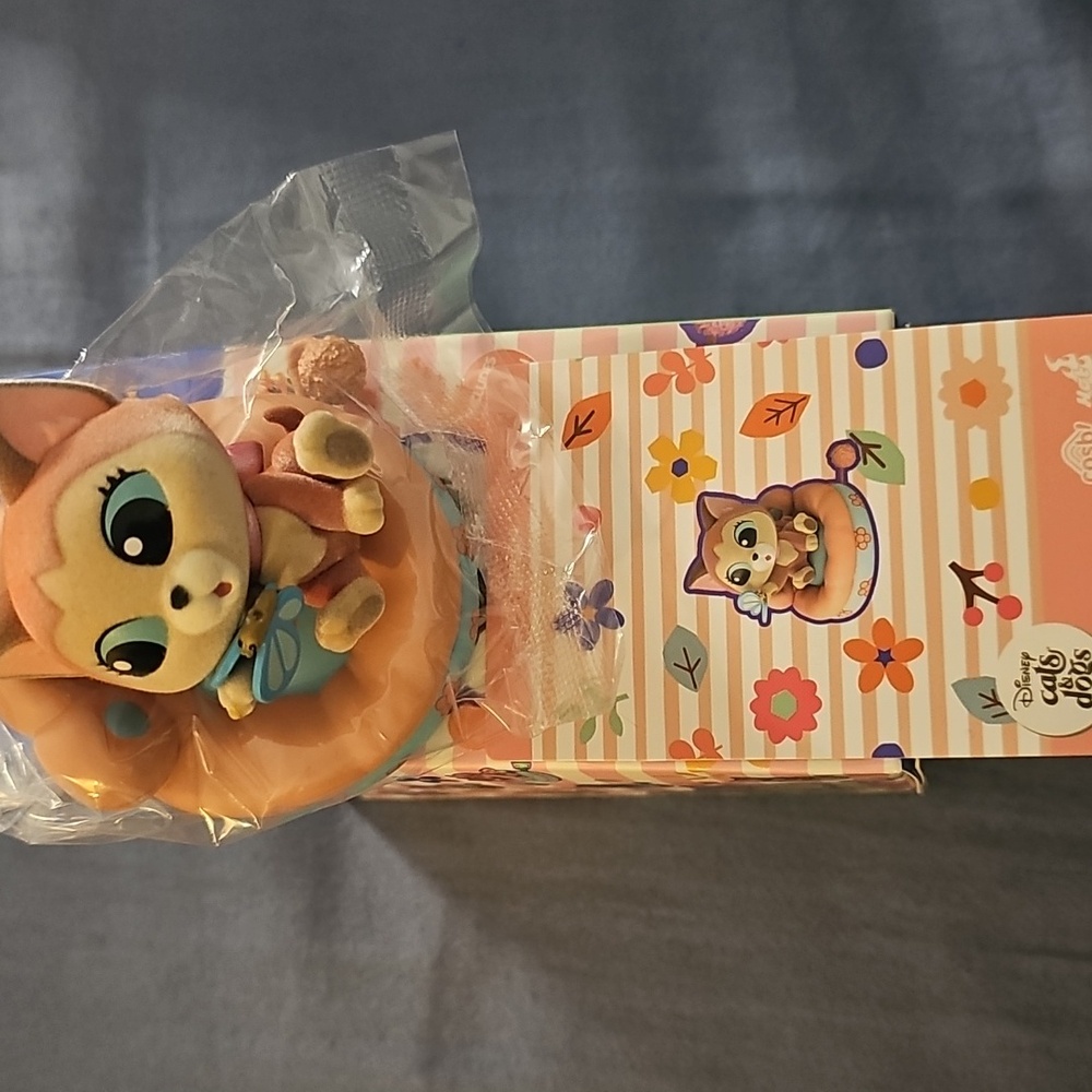 Disney Cats And Dogs Cosb! Collection Mystery Figure Blind Box Dinah Cat - Picture 4 of 6